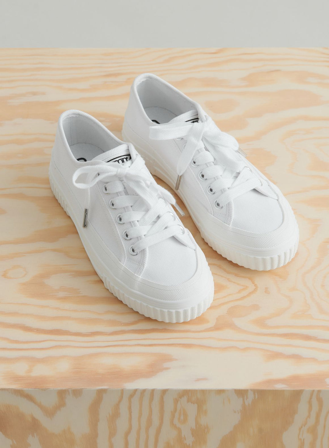 Lace deals up canvas sneakers